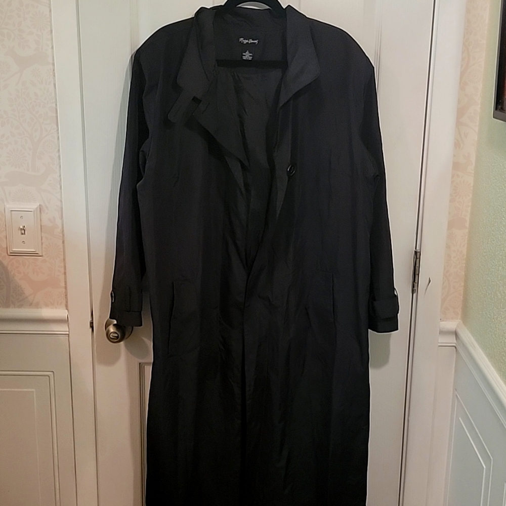 Maggie Barnes Raincoat/Trech coat